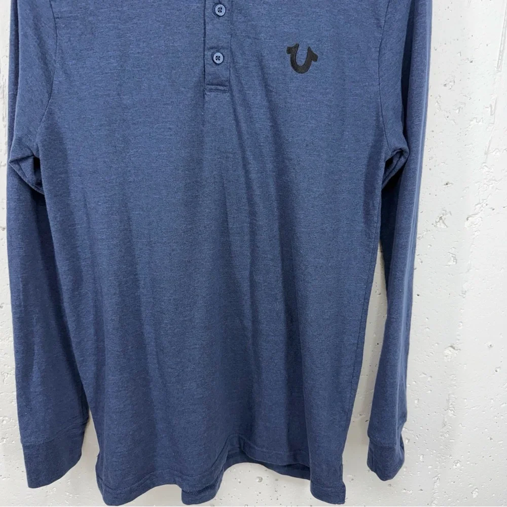 True Religion Men’s size Medium Navy Blue Horseshoe Logo Henley Shirt